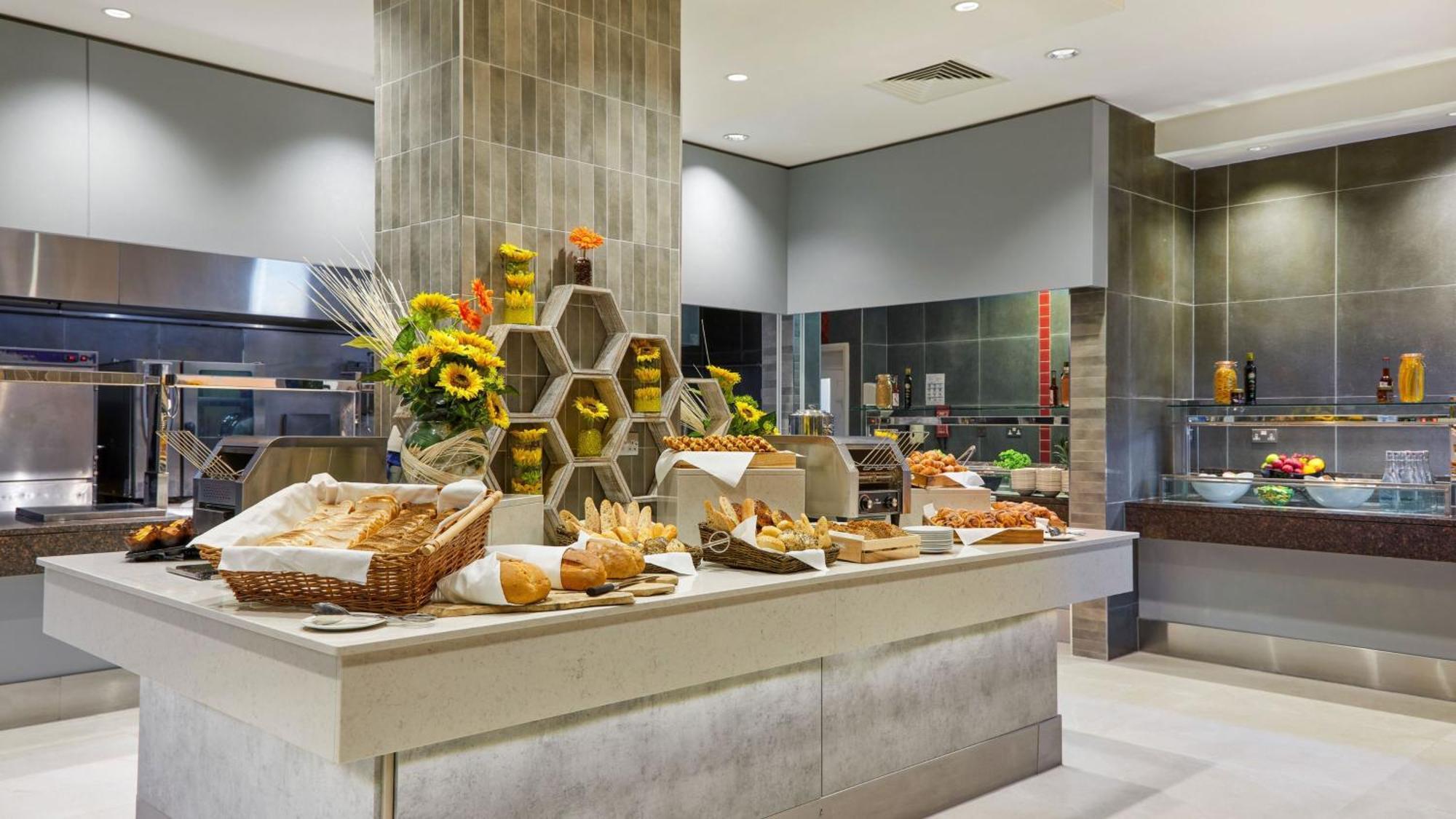 Crowne Plaza Dublin Blanchardstown By Ihg Hotel Eksteriør billede